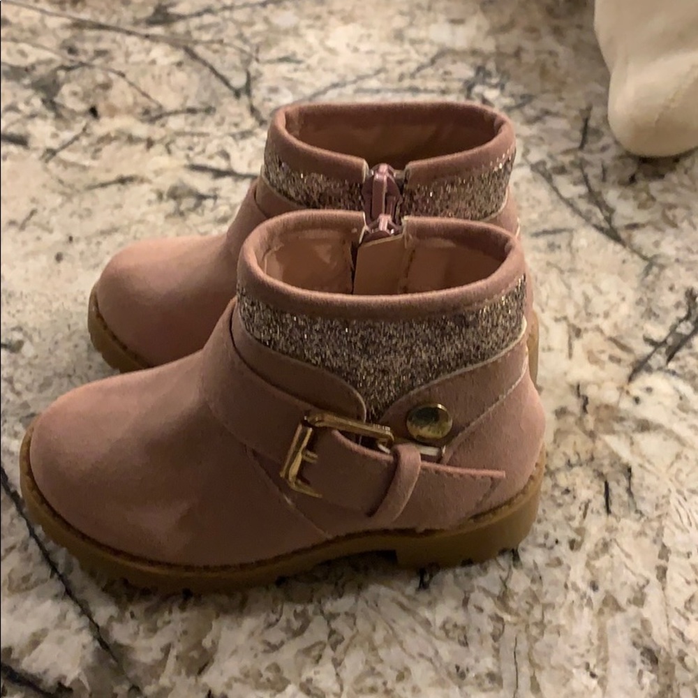 Girls boots. - Picture 2 of 2